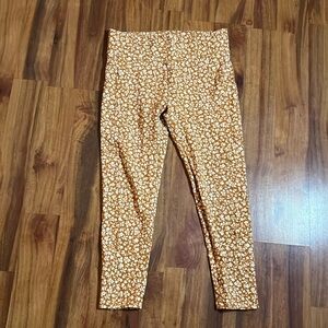 Lou & Grey Flower Side Pocket Leggings